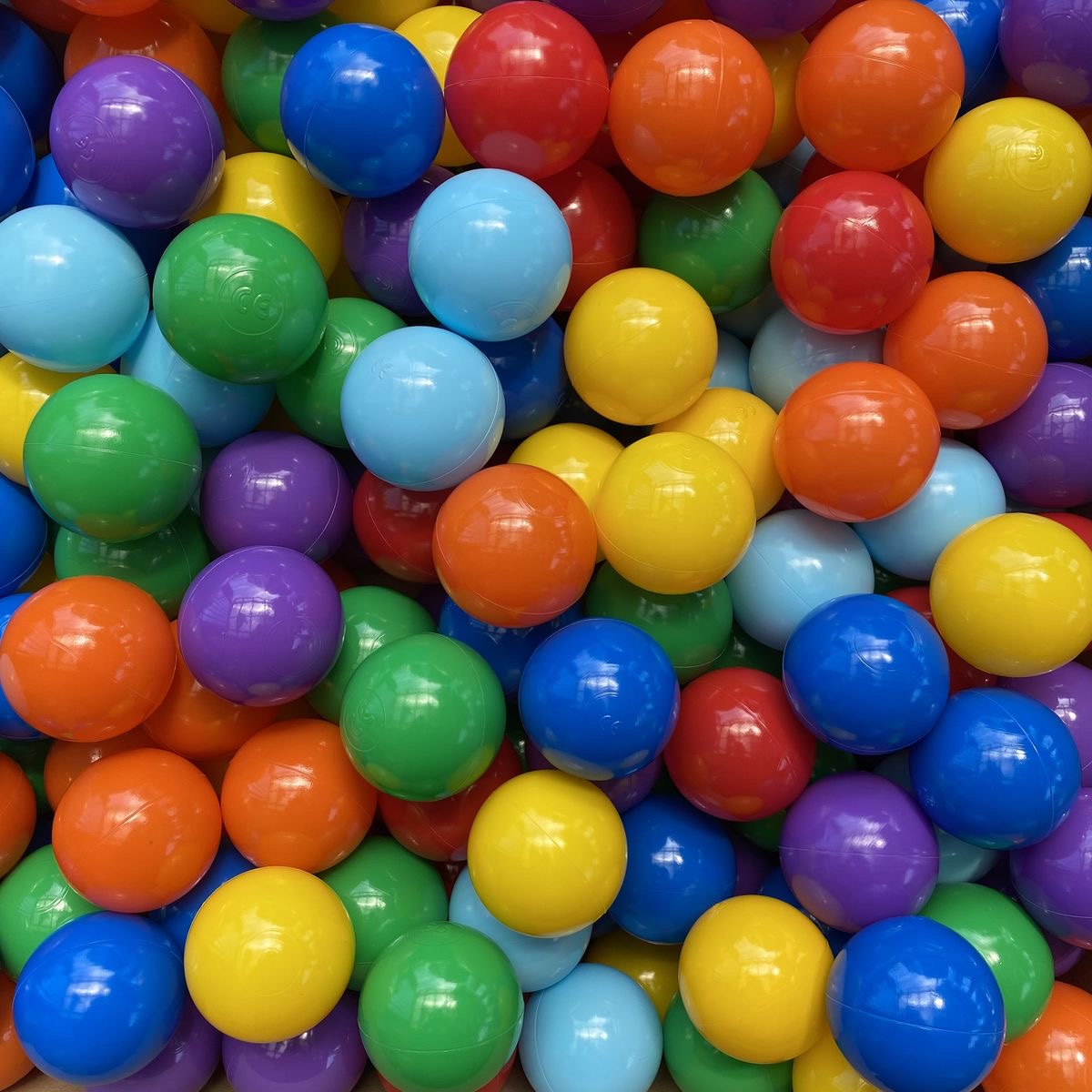 6cm multicolour ball pit balls in mixed bright colours